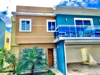 Se vende hermosa casa en el residencial alta vista s.c