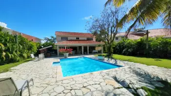 Villa amueblada en alquiler con vista a campo de golf