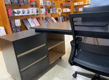 Escritorio de madera en l