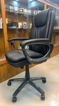 Sillón ejecutivo negro reclínable