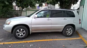 Toyota highlander límite 2007 4x4 en santiago.