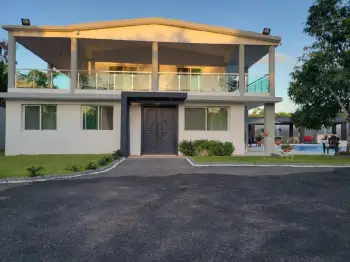 En venta villa amueblada en juan dolio sin vecinos!