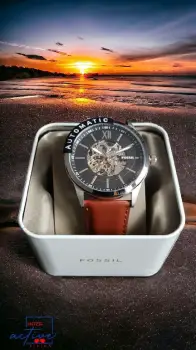 Reloj fossil automatic fondo negro pulsera marrón leather