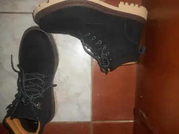 Vendo botas de hombres size 40