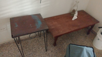 1 mesa de sala pino viene con 1 mesa de hierro gratis pequeña