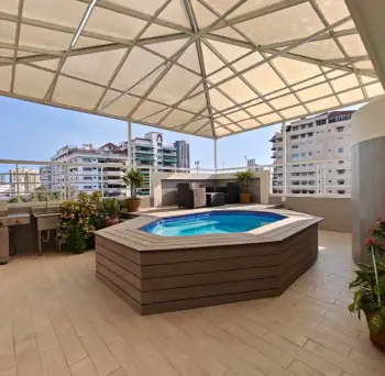 Apartamento de 4 habitaciones en venta en la urbanización real.