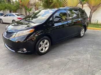 Toyota sienna 2012  Óptimas condiciones  impecable .