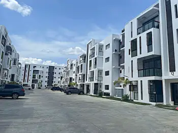 ???? se alquila apartamento en segundo nivel en los llanos de gurabo –