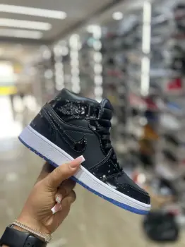 Tenis teni nike air jordan retro 1 ultimate 2k26