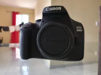 canon 2000d  lentes 18-55 y 75-300mm original – excelente estado