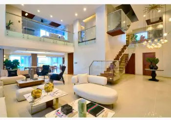 Vendo prestigioso pent-house ubicado en la urb. real