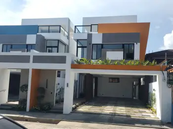 Casa con marquesina para 4 vehículos en oferta por el mes de los padre