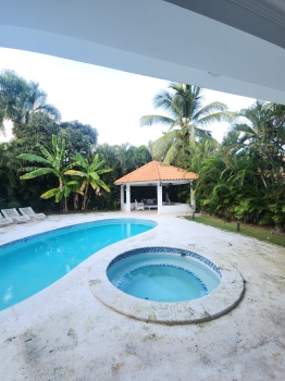 Villa de 7 habitaciones en venta en juan dolió.