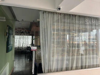 Alquiler de local comercial en plaza moderna en los prados