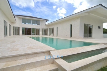 Jochy real estate vende villa en casa de campo la romana r.d