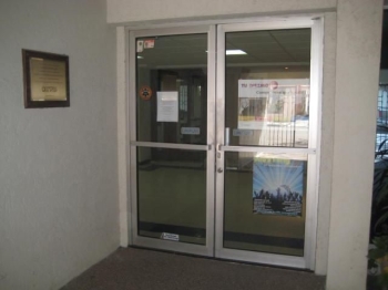 Puerta comercial para negocio
