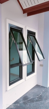 Ventana proyecta de aluminio