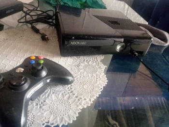 Vendo xbox360 hakiado 10 juego incluido