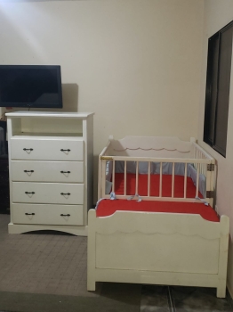 Cama cuna con colchon y biuri