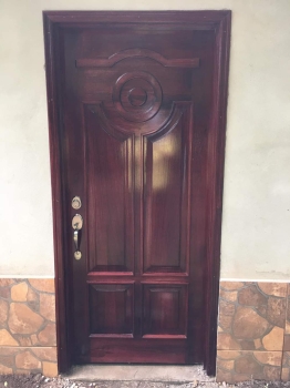 Fabricantes de puertas en madera  de caoba