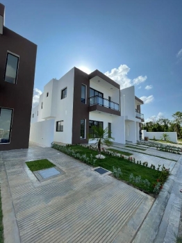 Villa de dos niveles en punta cana