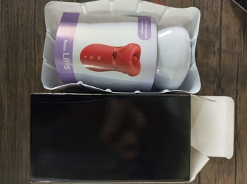 Dispositivo recargable usb con diseño en forma de labios ????