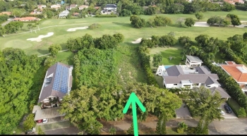 Terreno en venta en metro country club.