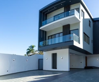 Moderna casa en venta en altos de arroyo hondo iii