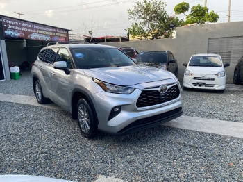 Se vende toyota highlander 2020 le