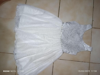 Vestido de niña  no rebajas  tengo varios de ese sise
