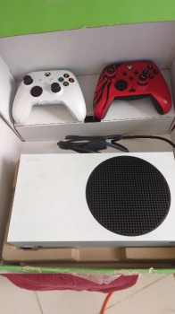Xbox series s  2 controles como nueva”