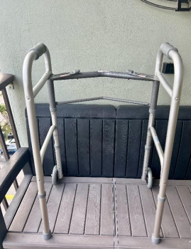 Andador para adultos con movilidad limitada