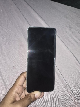 Vendo samsung z flip 6 256 gb 8 ram como nuevo a precio negociable