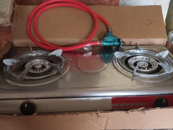 Vendo estufa de mesa grande con chipero para que ahorre en fosfororr
