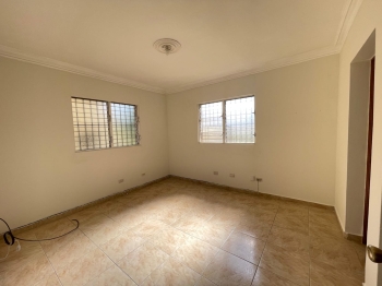 Amplio apartamento de 120 m en segundo piso con 2 balcones  próximo a