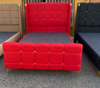 Cama tapizada moderna roja