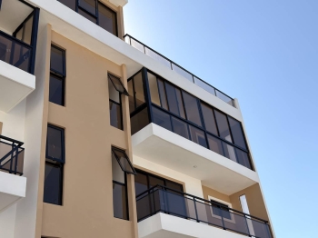 Penthouse residencial emil – exclusividad y terraza privada en los cor