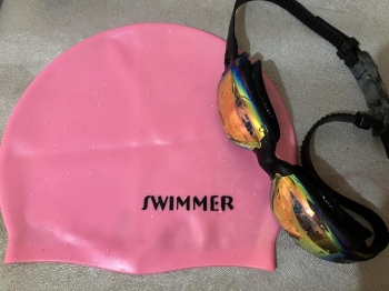 Gorro y gafas de natación  en santo domingo norte