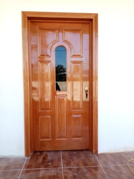 Puerta con vitrales  o espejo