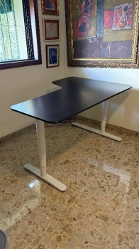 Se vende escritorio en l profesional electrico