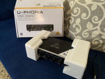 Interfaz behringer u-phoria umc204hd