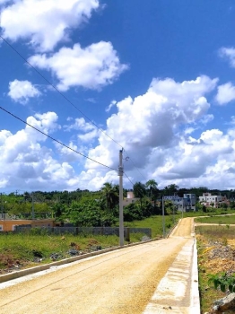 Terrenos con propiedad y servicios en santo domingo norte