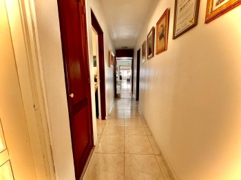 Apartamento de 3 habitaciones en venta en la urbanización real.