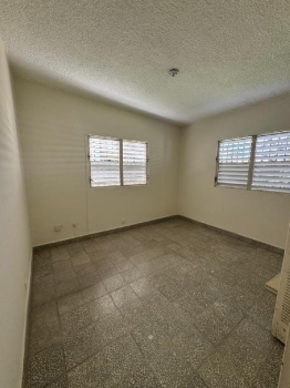 Casa en alquiler con potencial comercial en los prados distrito nacion