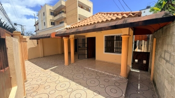 Venta de casa en prado oriental con 3 habitaciones