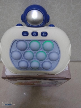 Pop it game machine con luces led y efectos de sonido