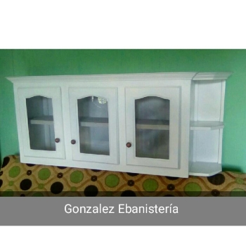 Gabinete pequeño  blanco de cocina