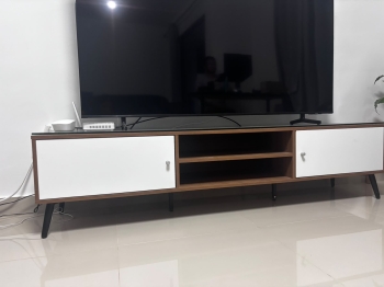 Mueble de tv con vidrio incluido  1.80x40 cm