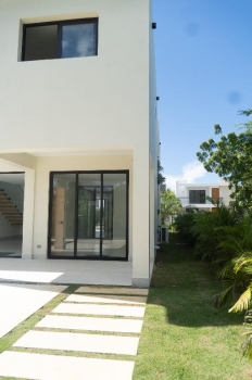 Vendo hermosa villa en playa nueva romana