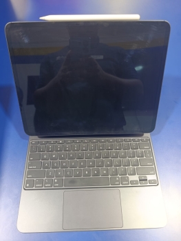 Ipad pro 13 m4 512gb cellular  magic keyboard  apple pencil como nuevo